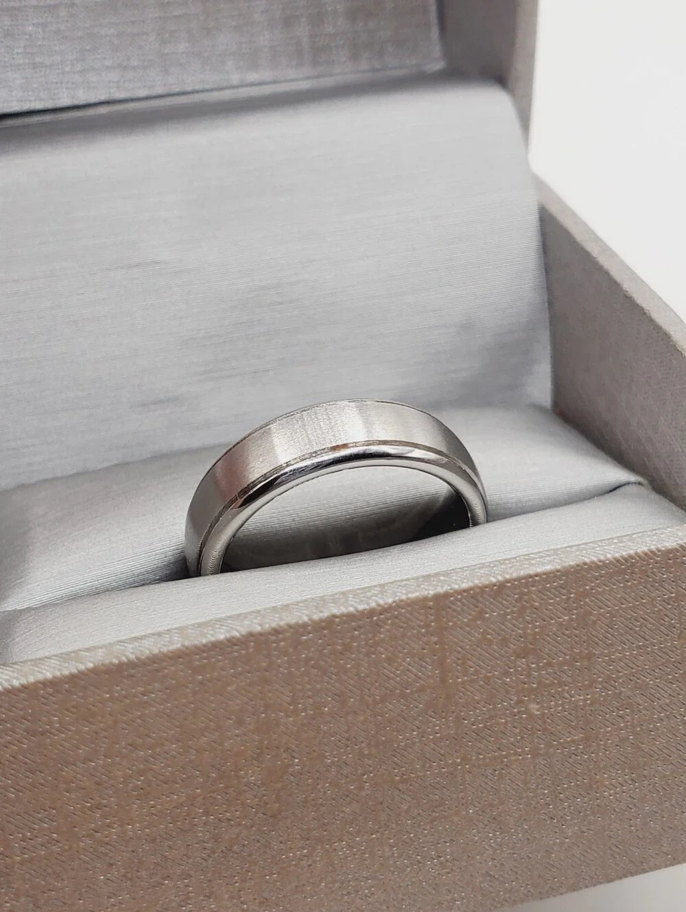 Men's Brushed Silver Tungsten Comfort-Fit Wedding Band Unisex Ring
